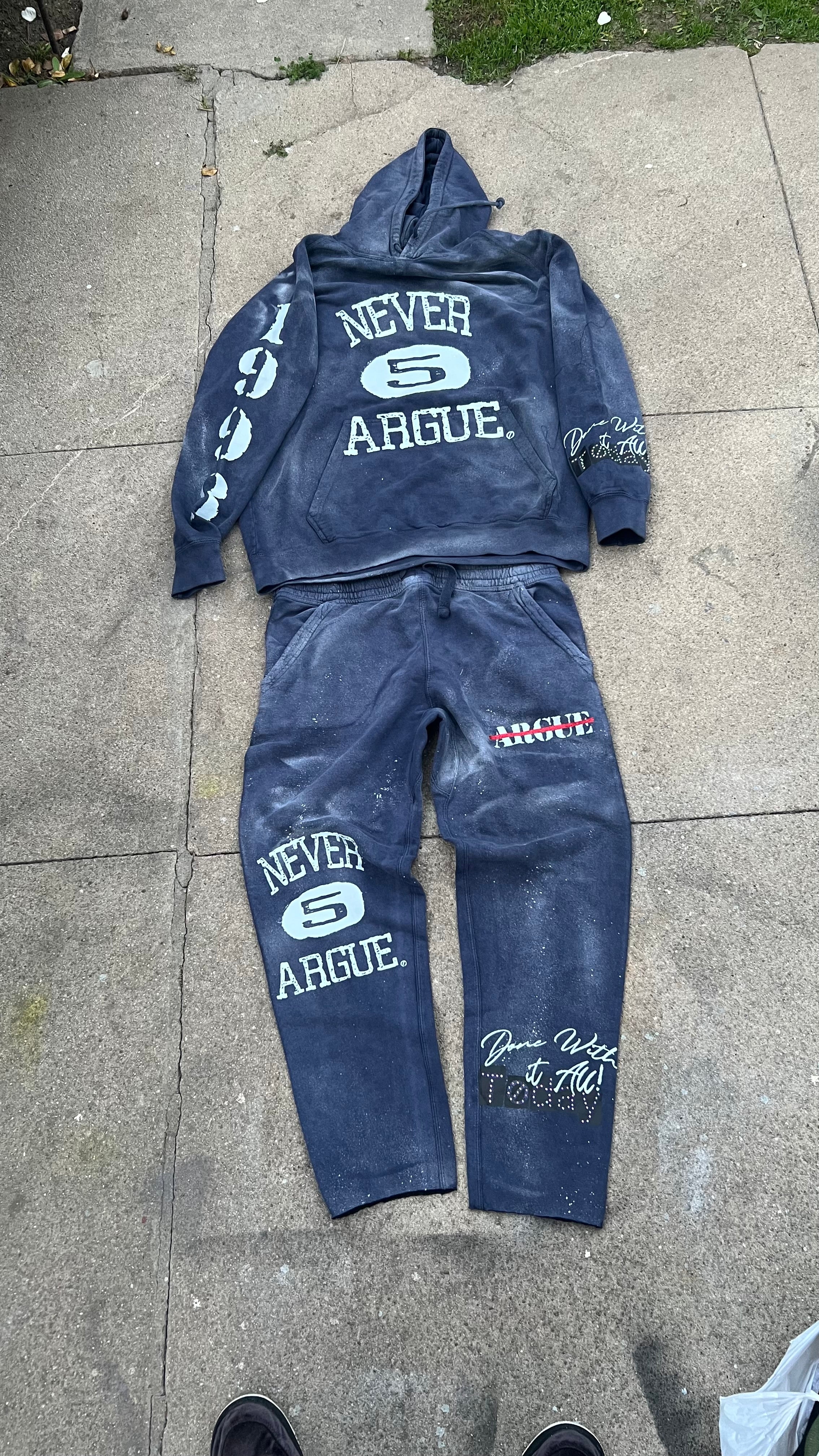 NEVER ARGUE SWEATSUIT
